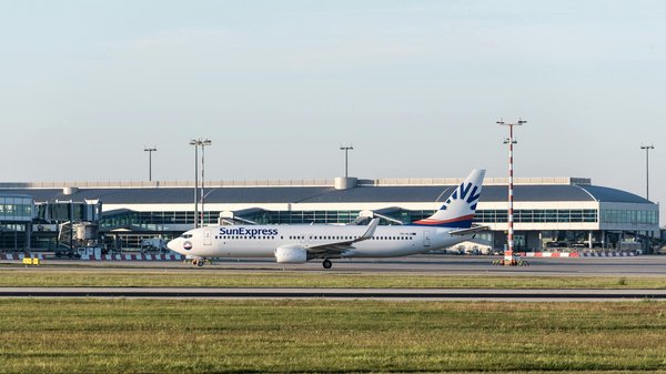 Unveil the Wonders of British Theater: Must-See Guided Tours in London